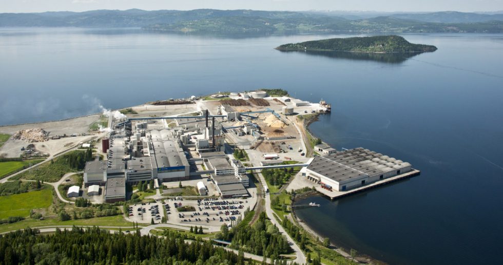 Bilde av Norsk Skog sin papirfabrikk på Skogn
